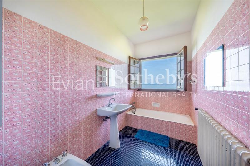 Maison - 300 m² - 8 pièces