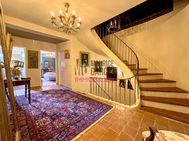 Maison - 460 m² - 12 pièces