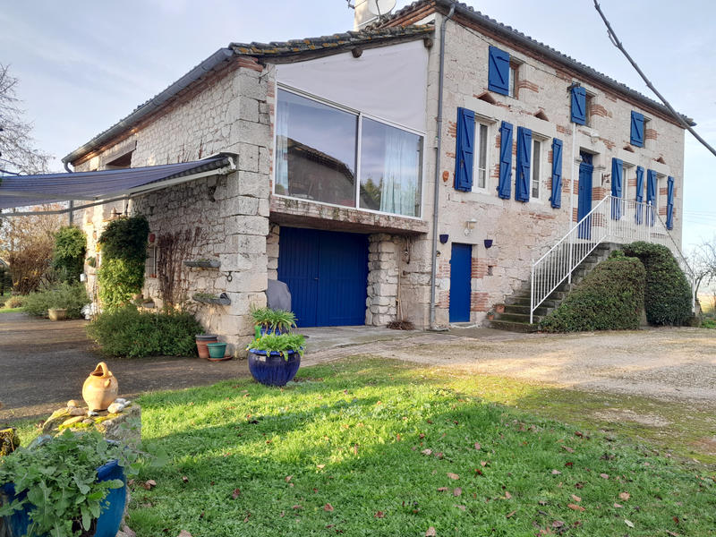 Maison - 240 m² - 8 pièces