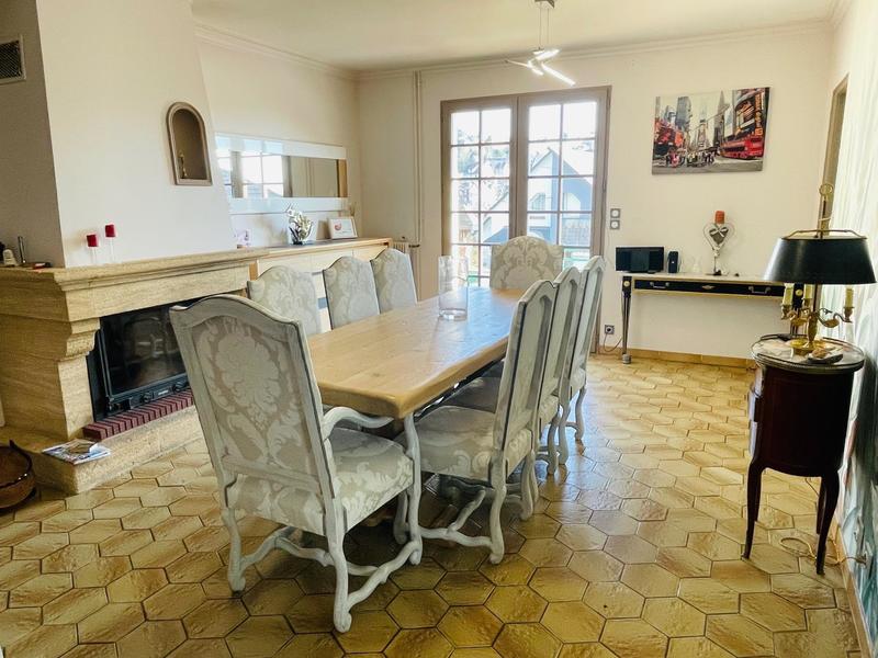 Maison - 230 m² - 9 pièces