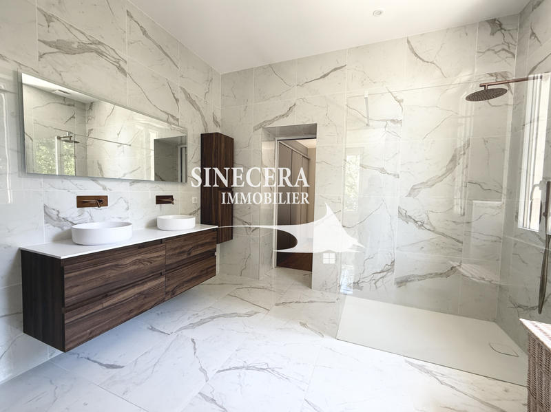 Propriété - 360 m² - 14 pièces