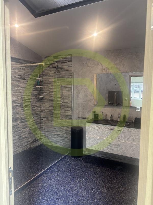 Local d'activités - 123 m² - 3 pièces