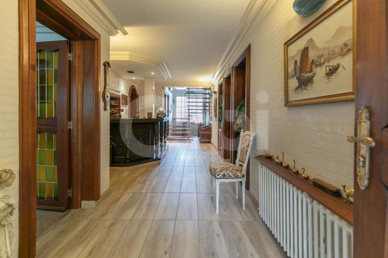 Propriété - 212 m² - 7 pièces