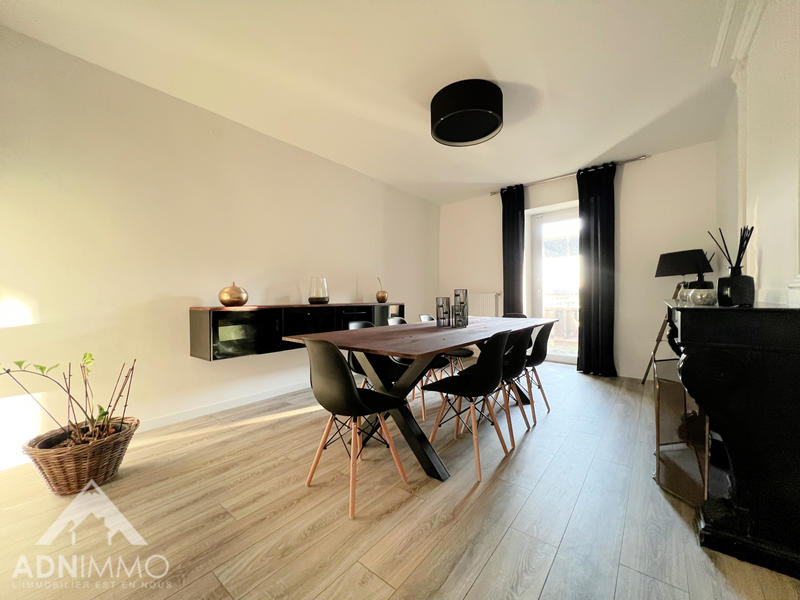 Maison - 290 m² - 8 pièces