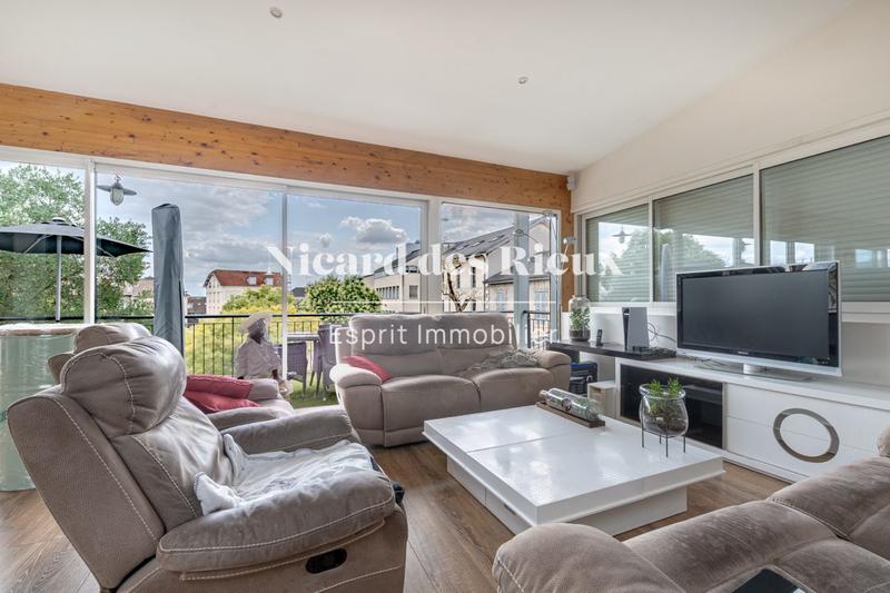 Loft - 297 m² - 6 pièces