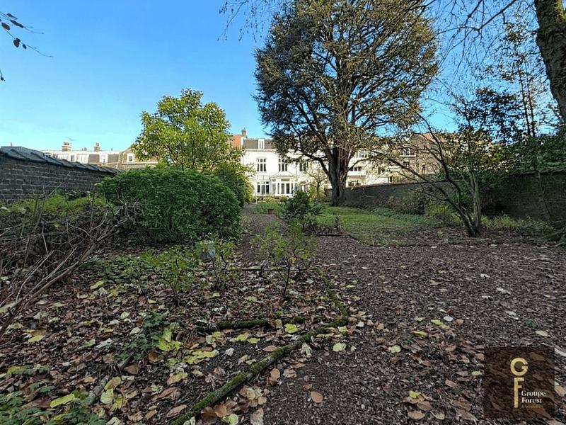 Maison - 306 m² - 10 pièces