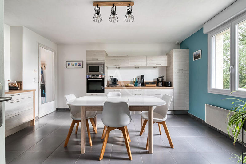 Maison - 184 m² - 10 pièces