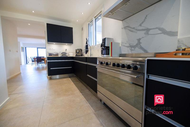 Villa - 255 m² - 9 pièces