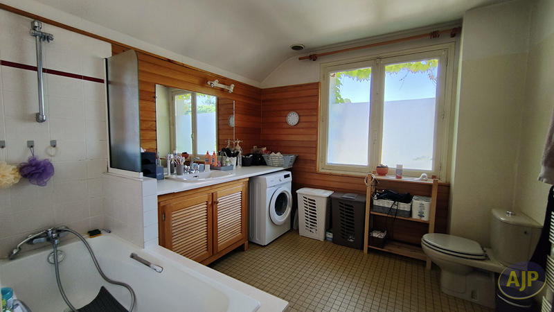 Maison - 196 m² - 7 pièces