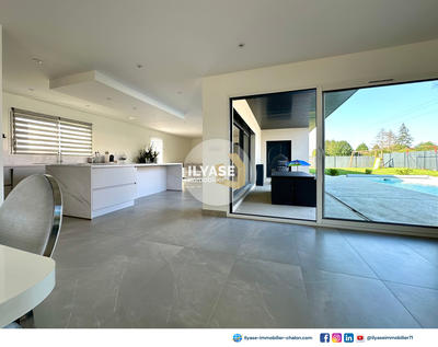 Maison - 130 m² - 4 pièces