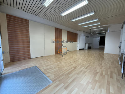 Local commercial - 77 m² - 3 pièces