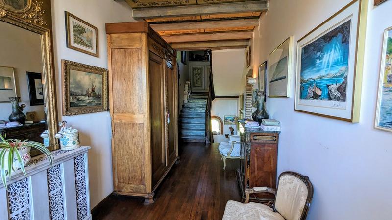 Maison - 222 m² - 6 pièces