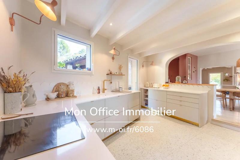 Maison - 230 m² - 8 pièces