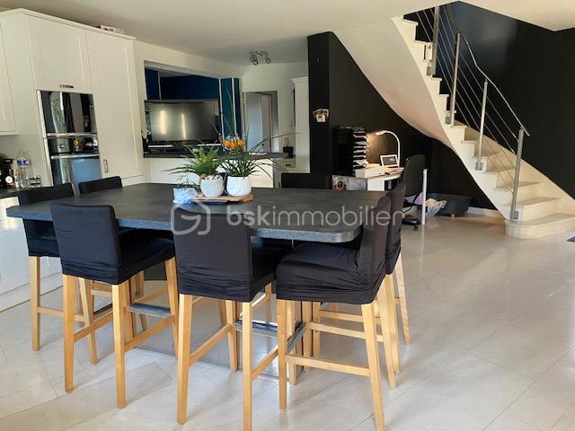 Maison - 262 m² - 8 pièces