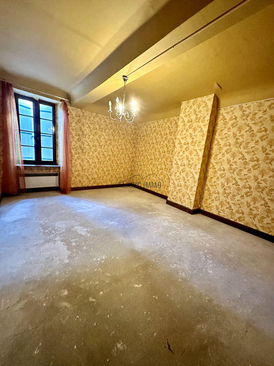 Maison - 220 m² - 8 pièces