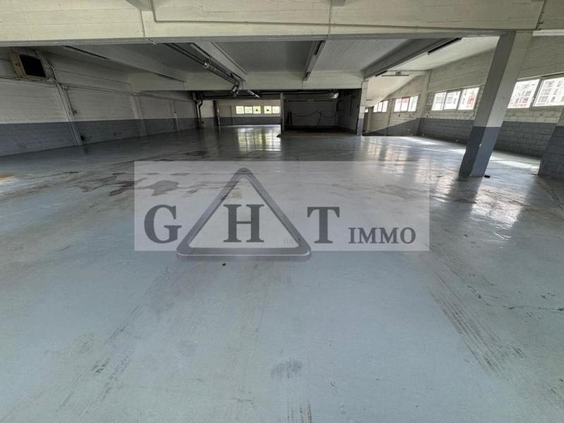 Entrepôt - 2 239 m²
