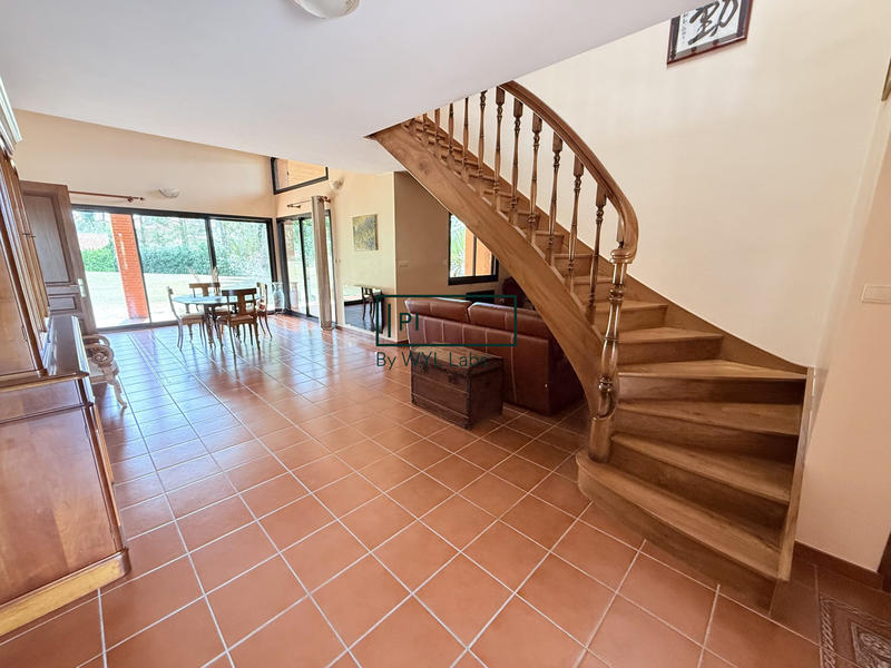 Maison - 198 m² - 6 pièces