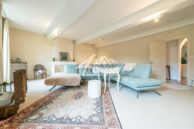 Maison - 288 m² - 8 pièces