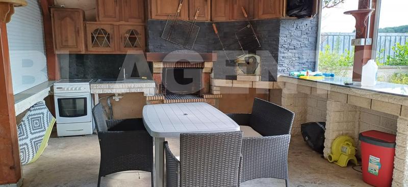 Maison traditionnelle - 249 m² - 11 pièces