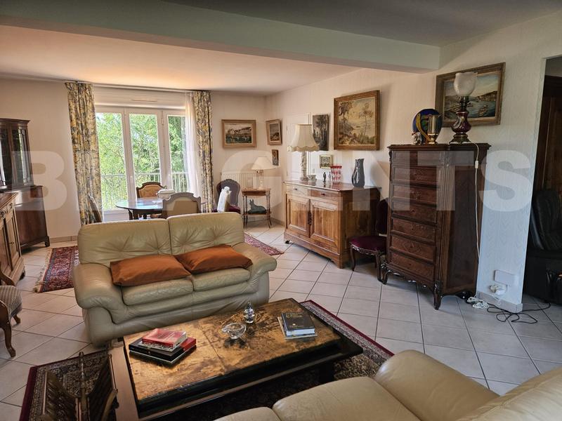 Maison traditionnelle - 157 m² - 7 pièces