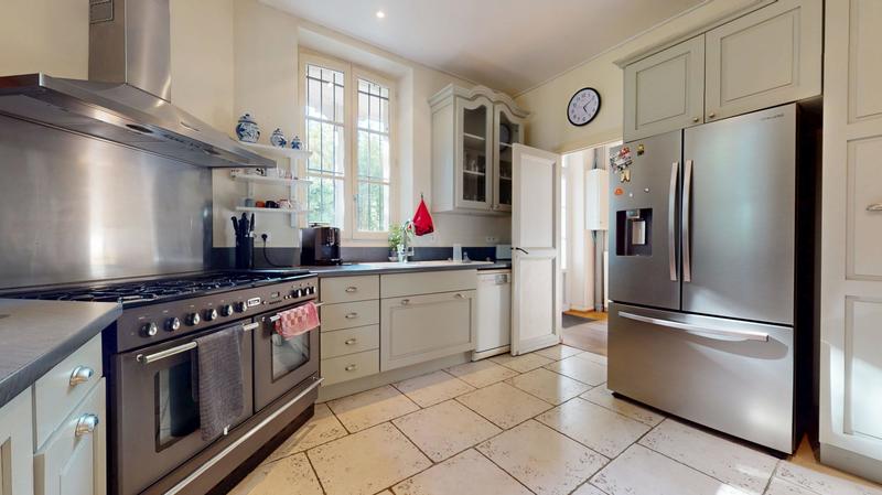 Maison traditionnelle - 350 m² - 12 pièces