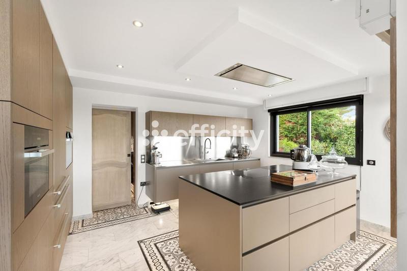 Villa - 402 m² - 11 pièces