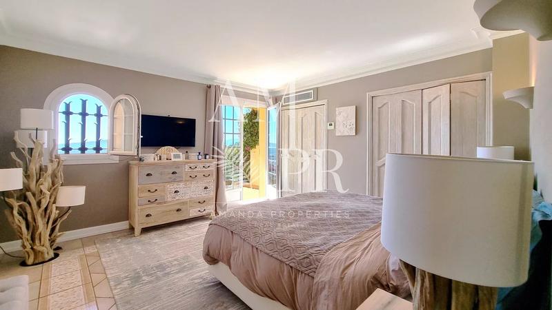 Maison - 273 m² - 7 pièces