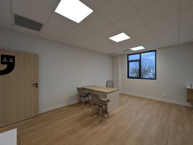 Bureau - 200 m² - 10 pièces