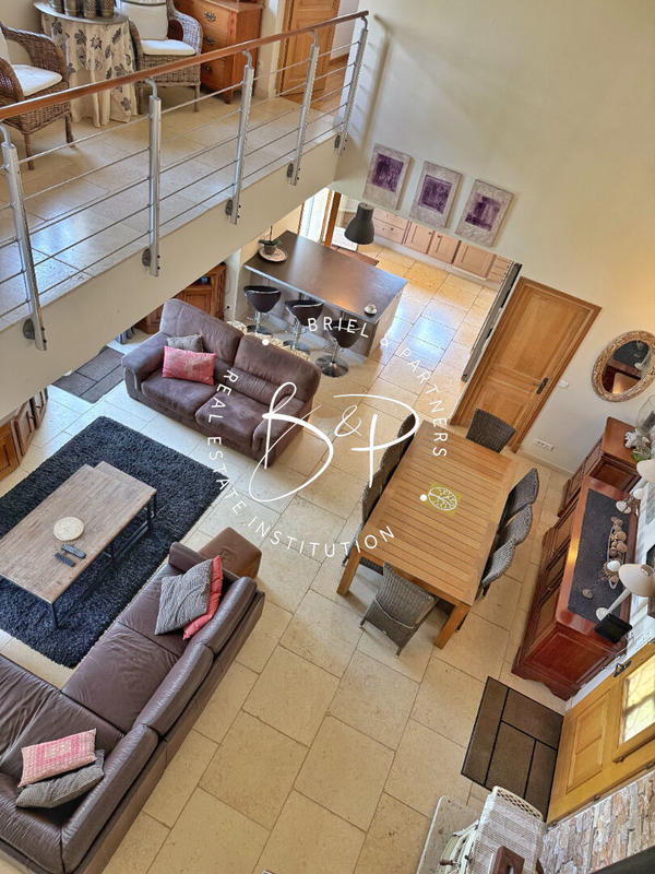 Maison - 209 m² - 8 pièces