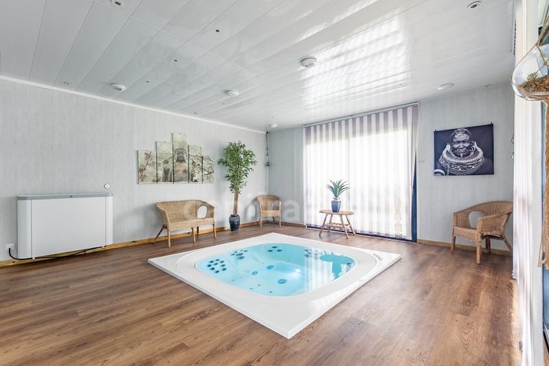 Propriété - 4 000 m² - 30 pièces