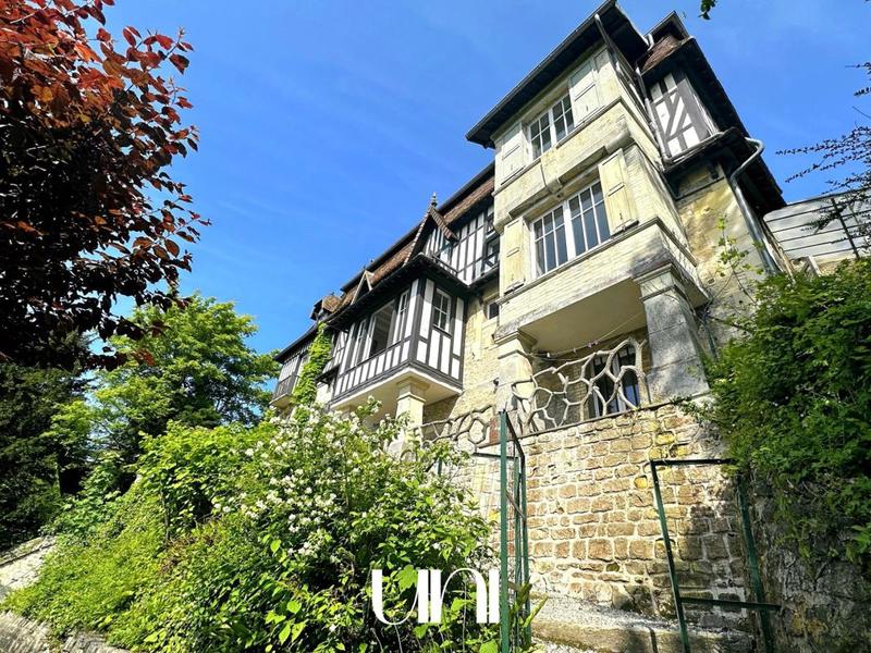 Maison - 280 m² - 9 pièces