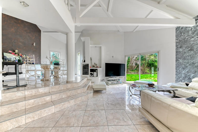 Maison - 200 m² - 7 pièces