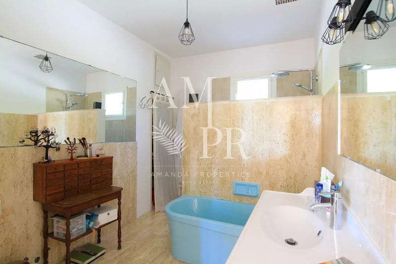 Villa - 236 m² - 7 pièces