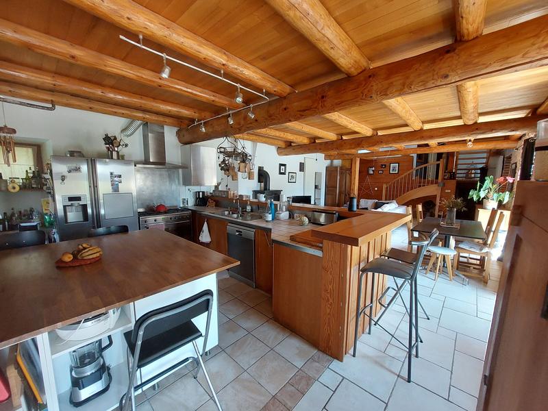 Maison - 240 m² - 5 pièces