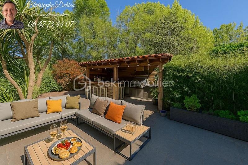 Maison traditionnelle - 246 m² - 7 pièces