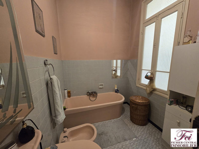 Appartement - 152 m² - 6 pièces