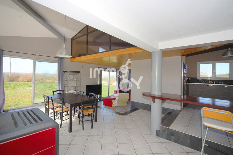 Maison - 216 m² - 8 pièces