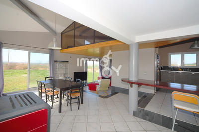 Maison - 216 m² - 8 pièces