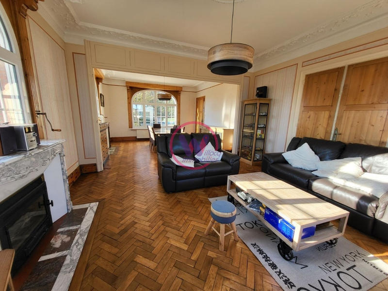 Maison - 237 m² - 7 pièces