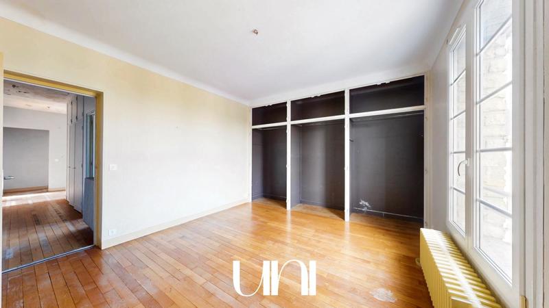 Maison - 325 m² - 10 pièces