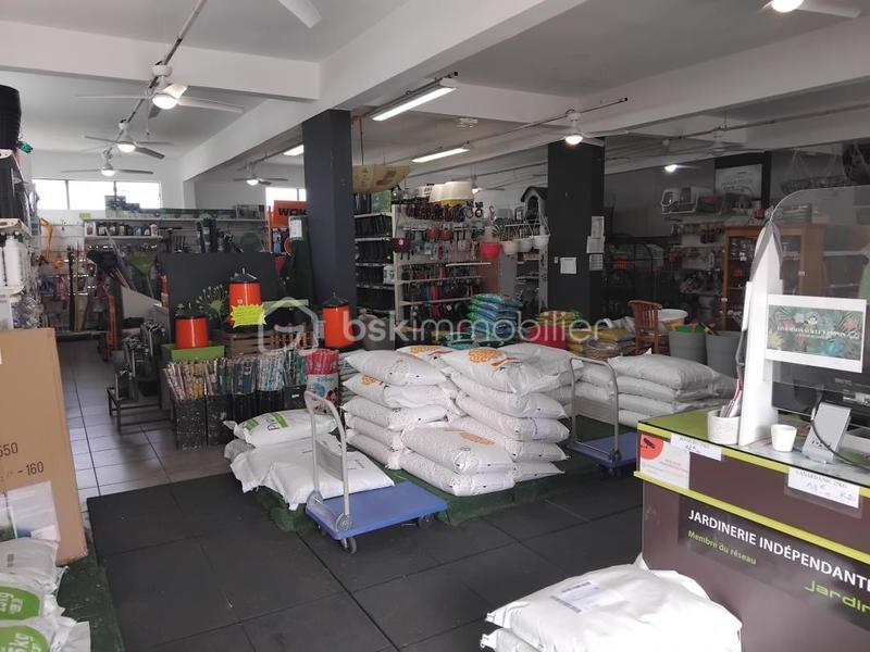 Local commercial - 440 m² - 1 pièce