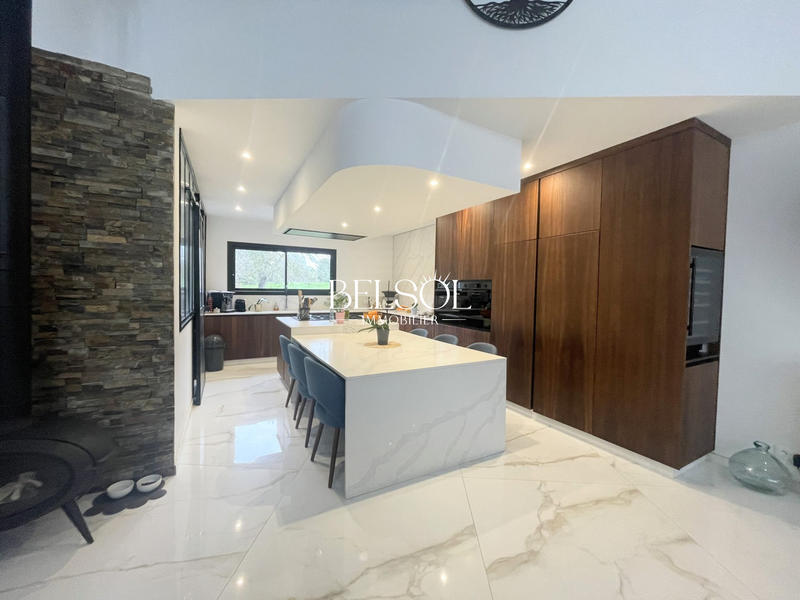 Villa - 216 m² - 7 pièces