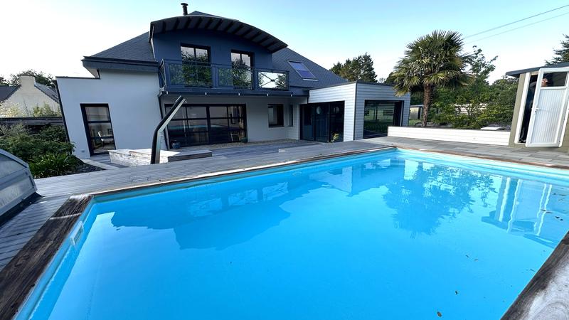 Maison - 270 m² - 10 pièces