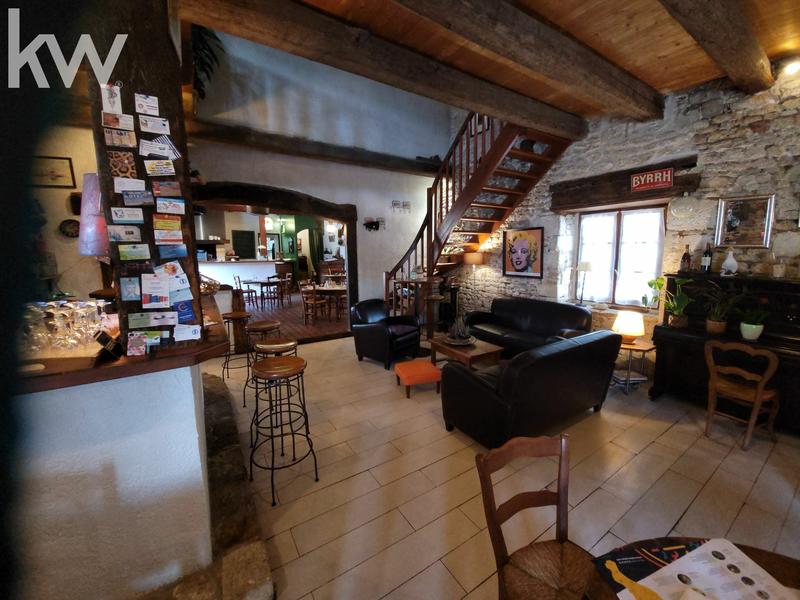 Maison - 300 m² - 8 pièces