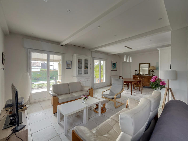 Maison - 212 m² - 6 pièces