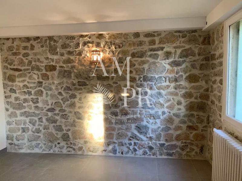 Maison - 230 m² - 7 pièces