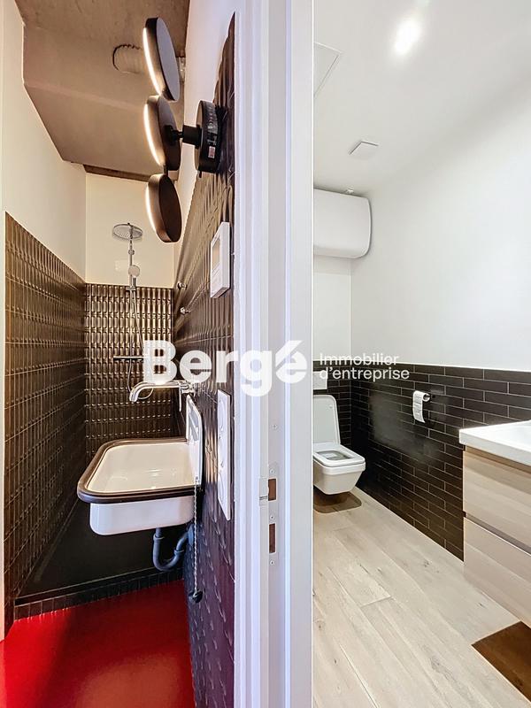 Local commercial - 220 m² - 10 pièces