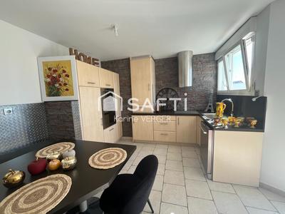 Appartement - 90 m² - 5 pièces