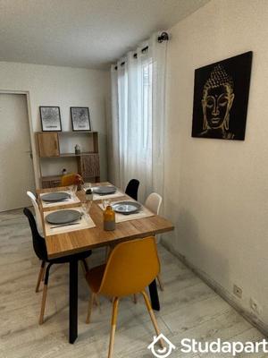 Chambre - 9 m² - 1 pièce