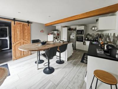 Maison - 180 m² - 7 pièces